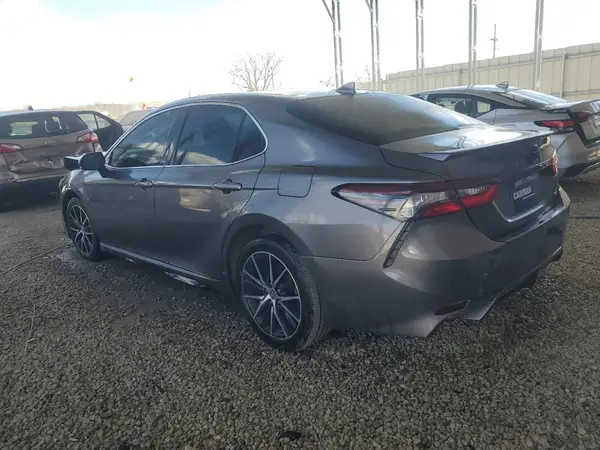 4T1G11AK0MU558118 2021 TOYOTA CAMRY - Image 2