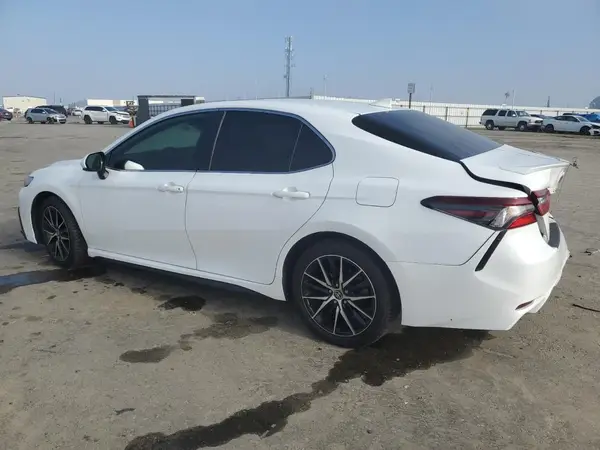 4T1G11AK0MU558412 2021 TOYOTA CAMRY - Image 2