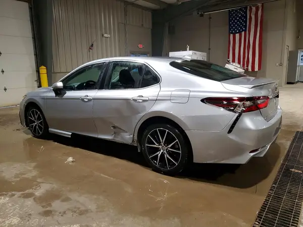 4T1G11AK0MU561438 2021 TOYOTA CAMRY - Image 2