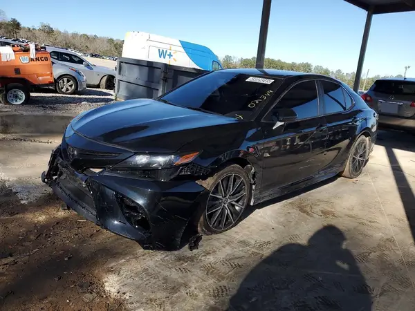 4T1G11AK0MU561794 2021 TOYOTA CAMRY - Image 1