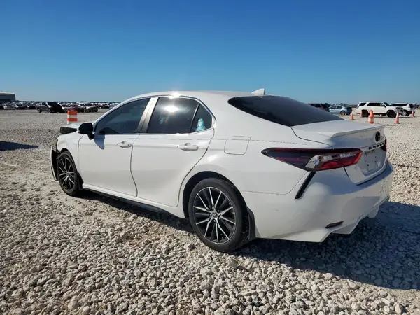 4T1G11AK0MU562895 2021 TOYOTA CAMRY - Image 2