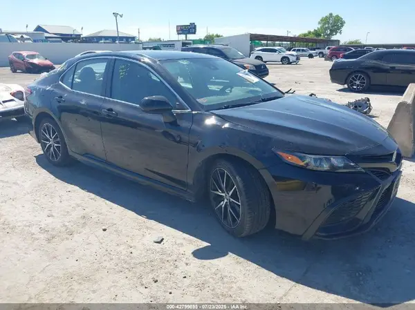 4T1G11AK0MU569135 2021 TOYOTA CAMRY - Image 1