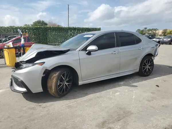 4T1G11AK0MU570544 2021 TOYOTA CAMRY - Image 1