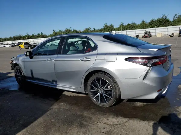 4T1G11AK0MU573511 2021 TOYOTA CAMRY - Image 2