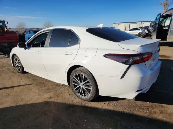 4T1G11AK0MU576764 2021 TOYOTA CAMRY - Image 2