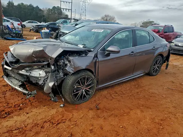 4T1G11AK0MU580524 2021 TOYOTA CAMRY - Image 1