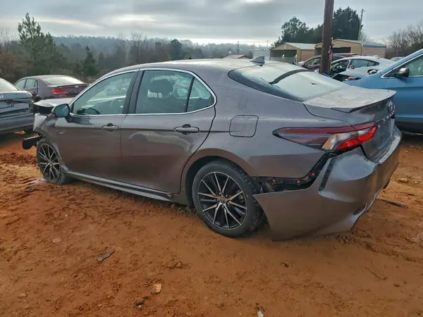 4T1G11AK0MU580524 2021 TOYOTA CAMRY - Image 2