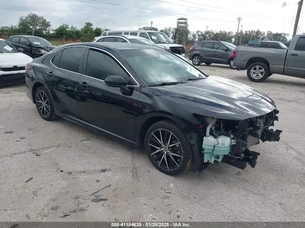 4T1G11AK0MU581219 2021 TOYOTA CAMRY - Image 1