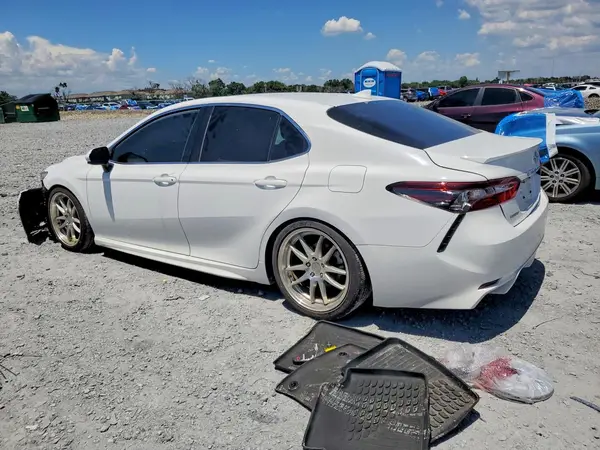 4T1G11AK0MU583293 2021 TOYOTA CAMRY - Image 2