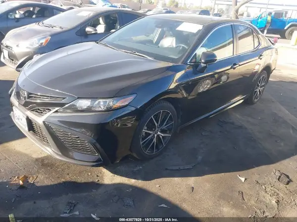 4T1G11AK0MU583441 2021 TOYOTA CAMRY - Image 2