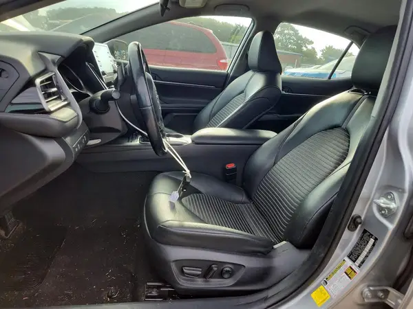 4T1G11AK0MU584217 2021 TOYOTA CAMRY - Image 1