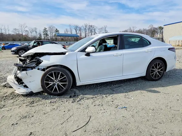 4T1G11AK0MU585206 2021 TOYOTA CAMRY - Image 1