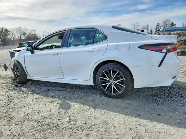 4T1G11AK0MU585206 2021 TOYOTA CAMRY - Image 2