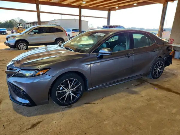 4T1G11AK0MU586260 2021 TOYOTA CAMRY - Image 1