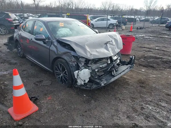 4T1G11AK0MU586839 2021 TOYOTA CAMRY - Image 1