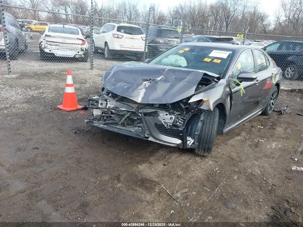4T1G11AK0MU586839 2021 TOYOTA CAMRY - Image 2