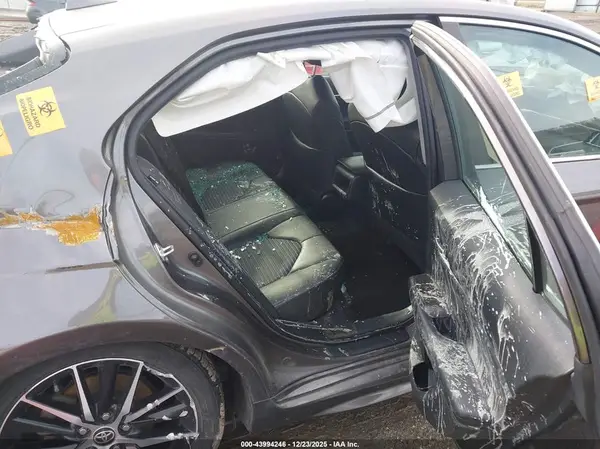4T1G11AK0MU586839 2021 TOYOTA CAMRY - Image 8
