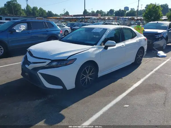 4T1G11AK0MU586842 2021 TOYOTA CAMRY - Image 2