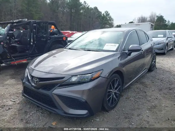 4T1G11AK0MU586968 2021 TOYOTA CAMRY - Image 2