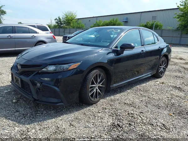 4T1G11AK0MU588235 2021 TOYOTA CAMRY - Image 2