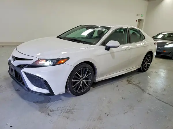4T1G11AK0MU588350 2021 TOYOTA CAMRY - Image 1