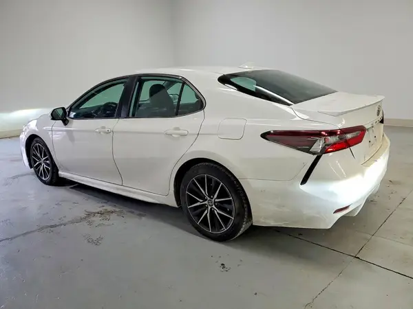 4T1G11AK0MU588350 2021 TOYOTA CAMRY - Image 2