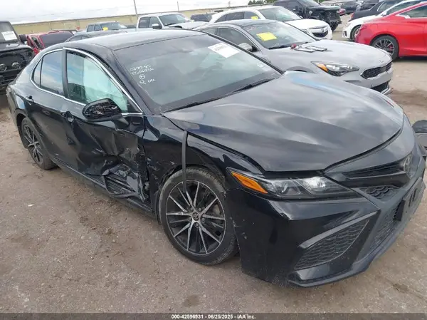 4T1G11AK0MU589577 2021 TOYOTA CAMRY - Image 1