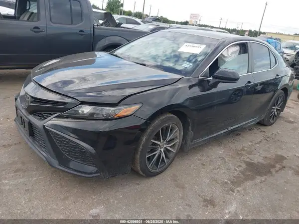 4T1G11AK0MU589577 2021 TOYOTA CAMRY - Image 2