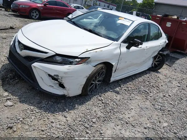 4T1G11AK0MU589580 2021 TOYOTA CAMRY - Image 2
