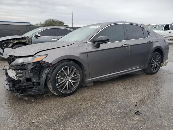 4T1G11AK0MU590616 2021 TOYOTA CAMRY - Image 1