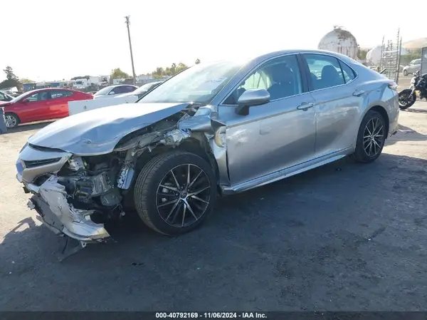 4T1G11AK0MU595587 2021 TOYOTA CAMRY - Image 2