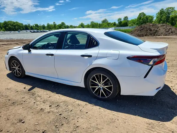 4T1G11AK0MU596609 2021 TOYOTA CAMRY - Image 2