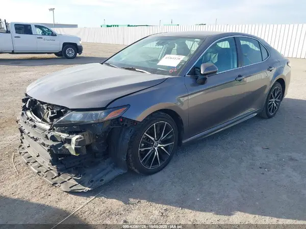 4T1G11AK0MU599140 2021 TOYOTA CAMRY - Image 2