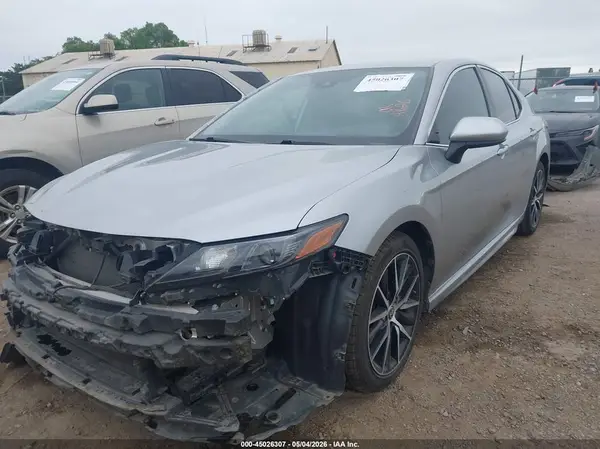 4T1G11AK0MU604255 2021 TOYOTA CAMRY - Image 2