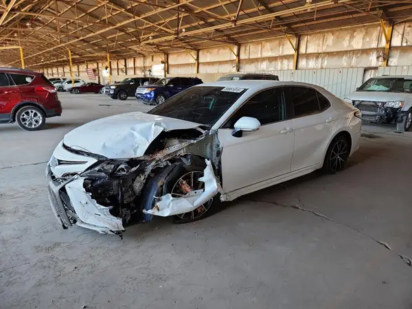 4T1G11AK0MU605261 2021 TOYOTA CAMRY - Image 1
