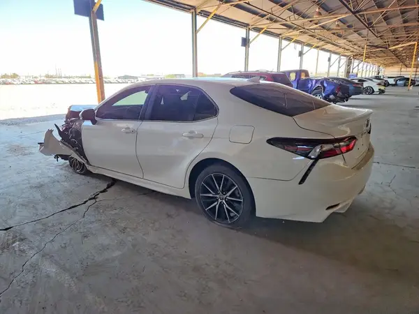 4T1G11AK0MU605261 2021 TOYOTA CAMRY - Image 2