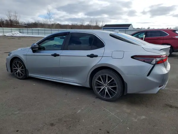 4T1G11AK0MU607334 2021 TOYOTA CAMRY - Image 2
