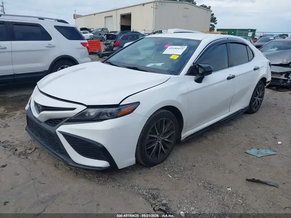 4T1G11AK0MU607415 2021 TOYOTA CAMRY - Image 2