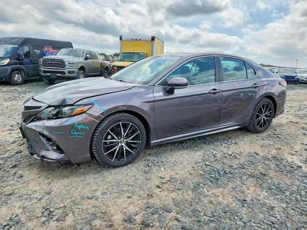 4T1G11AK0MU608063 2021 TOYOTA CAMRY - Image 1