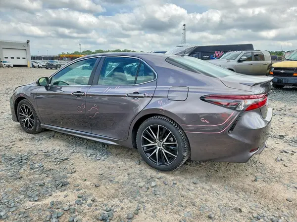 4T1G11AK0MU608063 2021 TOYOTA CAMRY - Image 2