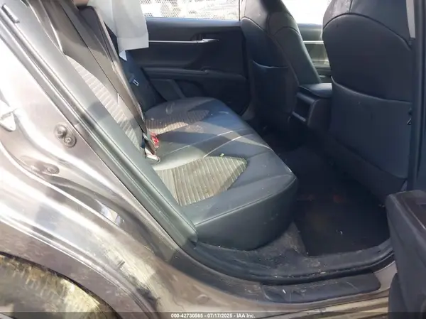 4T1G11AK0MU613733 2021 TOYOTA CAMRY - Image 8