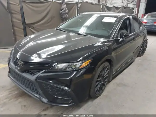 4T1G11AK0MU614820 2021 TOYOTA CAMRY - Image 2