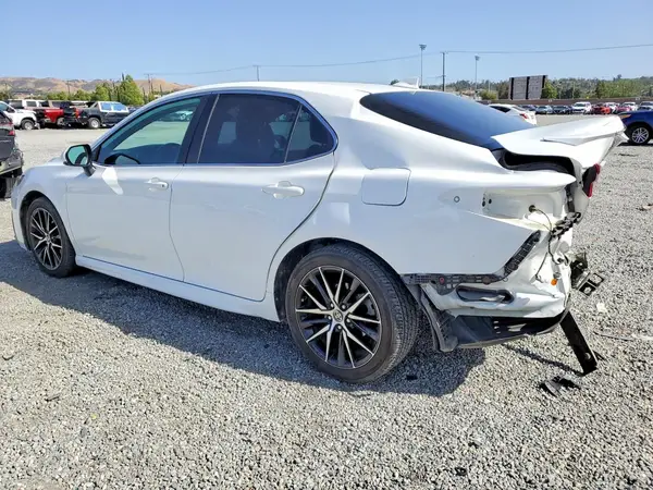 4T1G11AK0MU616809 2021 TOYOTA CAMRY - Image 2
