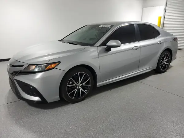 4T1G11AK0MU617202 2021 TOYOTA CAMRY - Image 1