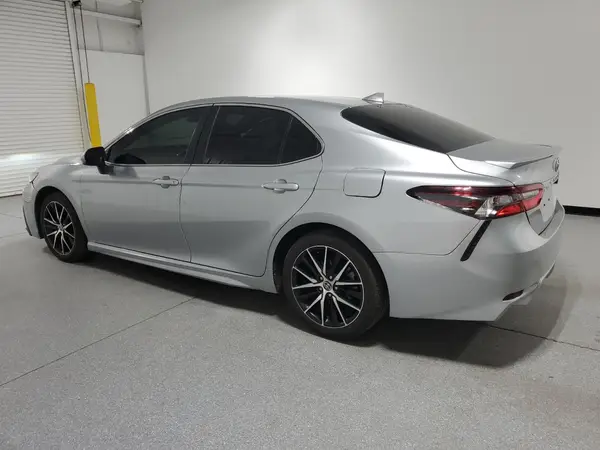 4T1G11AK0MU617202 2021 TOYOTA CAMRY - Image 2
