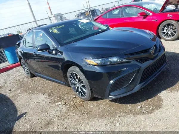 4T1G11AK0NU017605 2022 TOYOTA CAMRY - Image 1
