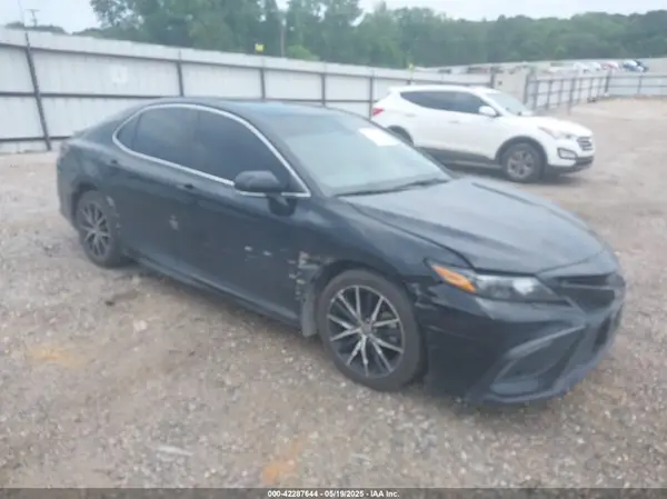 4T1G11AK0NU019094 2022 TOYOTA CAMRY - Image 1