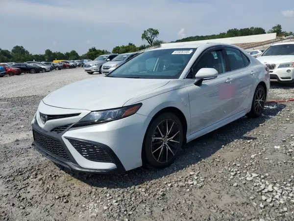 4T1G11AK0NU028636 2022 TOYOTA CAMRY - Image 1