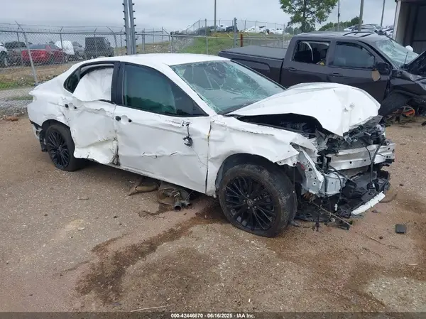 4T1G11AK0NU029401 2022 TOYOTA CAMRY - Image 1