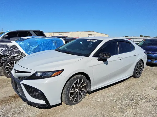 4T1G11AK0NU034288 2022 TOYOTA CAMRY - Image 1